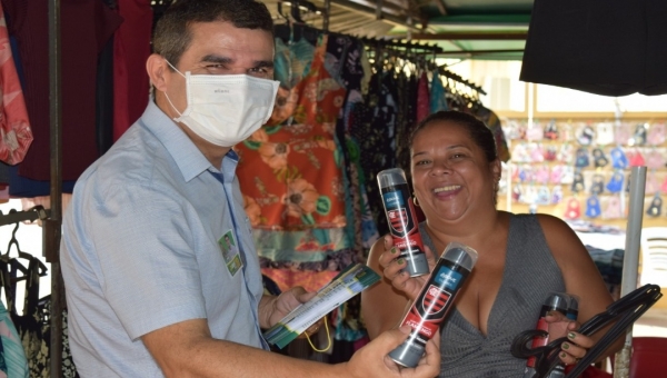 Jamyl Asfury faz visita aos camelôs no Calçadão do Centro da cidade